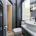Lingy Luxury Family Pod Holiday home *
