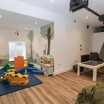 Lingy Luxury Family Pod