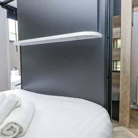Lingy Luxury Family Pod 別荘