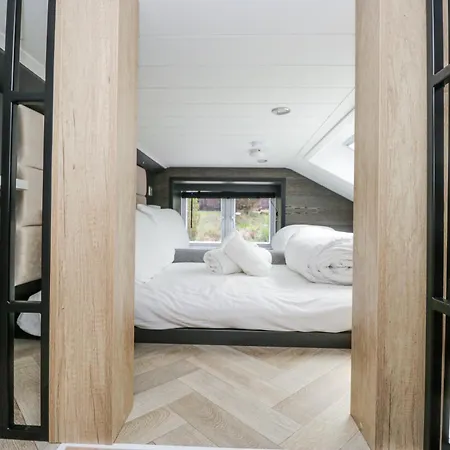 Ferienhaus Lingy Luxury Family Pod